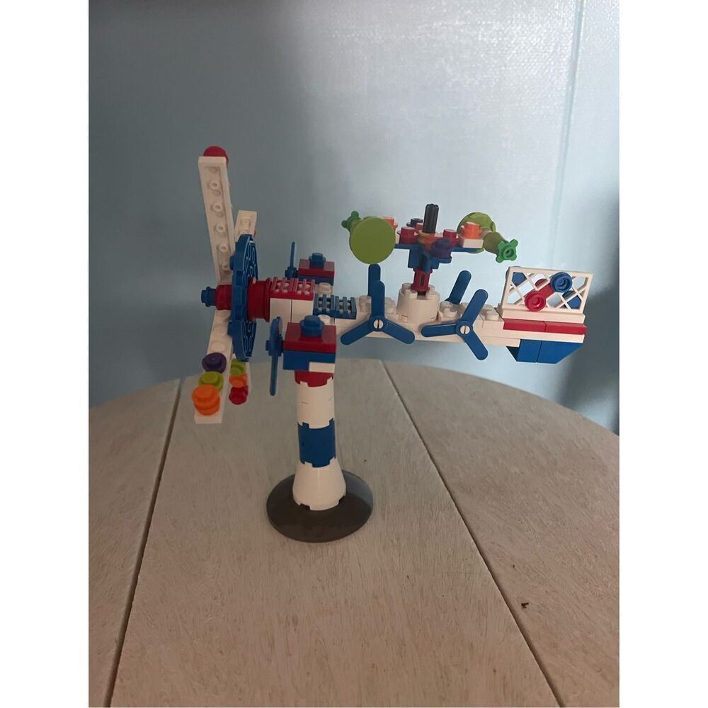 Brick Scholars - Build a Whirligig - Picture 1 of 6